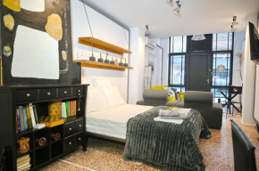 Central two-floor maisonette with private entrance